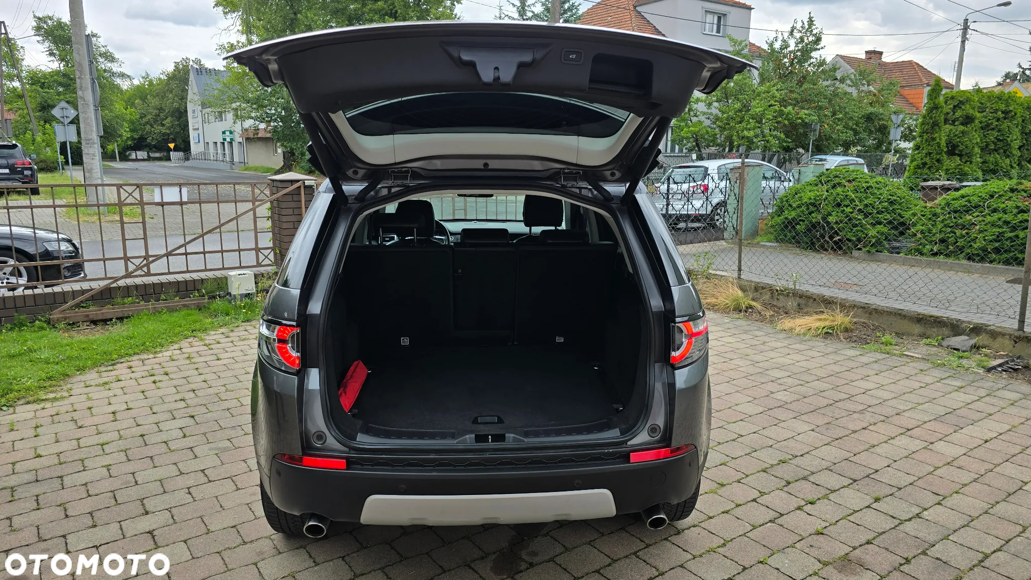 Land Rover Discovery Sport 2.0 D180 R-Dynamic HSE - 19