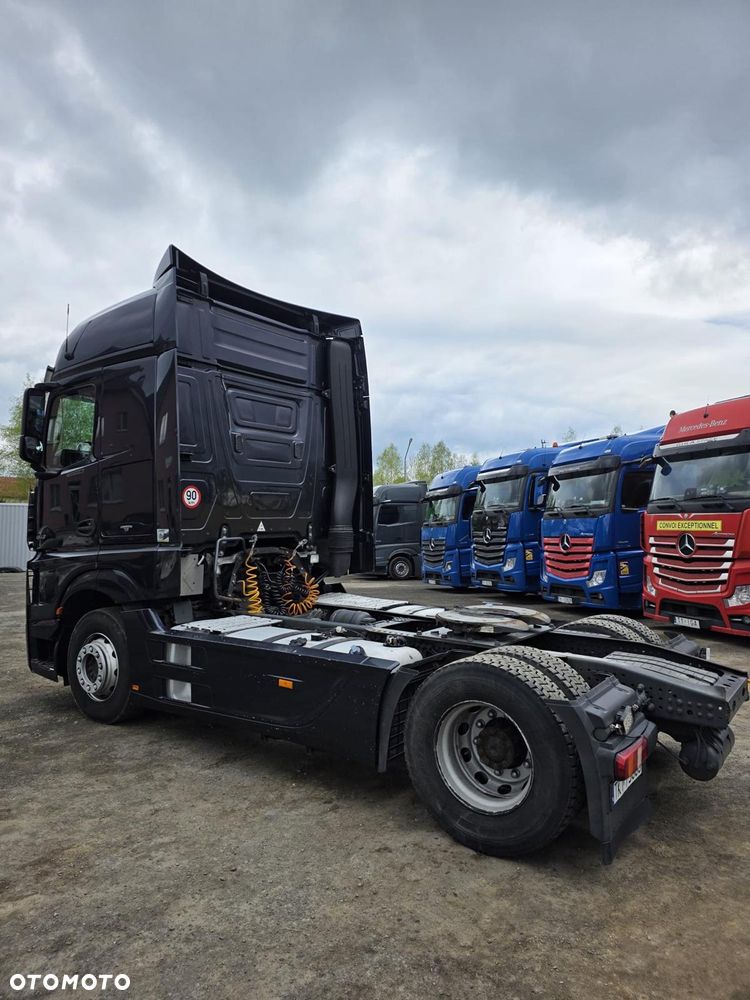 Mercedes-Benz Actros - 8