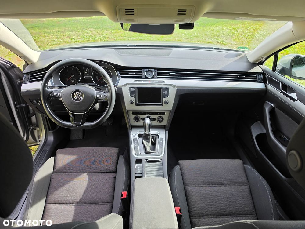 Volkswagen Passat 2.0 TDI SCR DSG Comfortline - 10