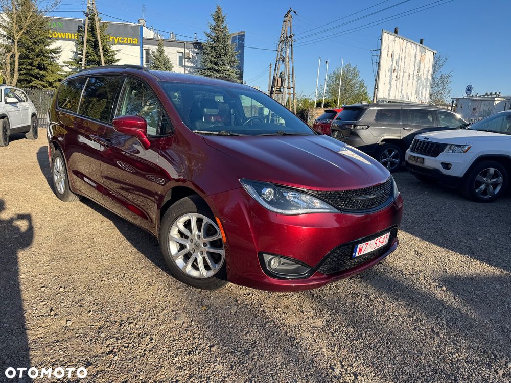 Chrysler Pacifica - 1