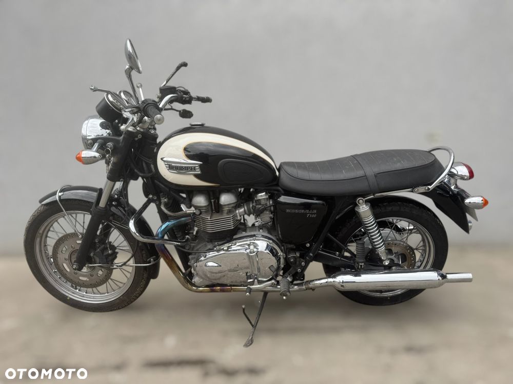 Triumph Bonneville - 5