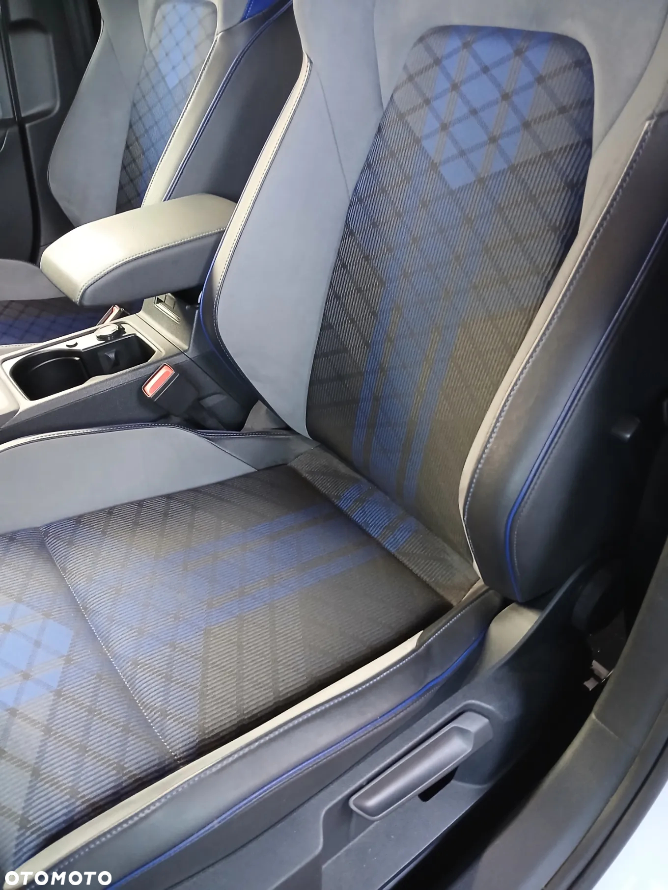Volkswagen Golf VIII 2.0 TSI 4Motion R DSG - 7