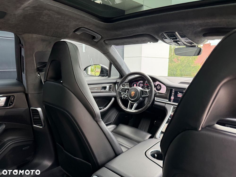 Porsche Panamera Turbo - 12
