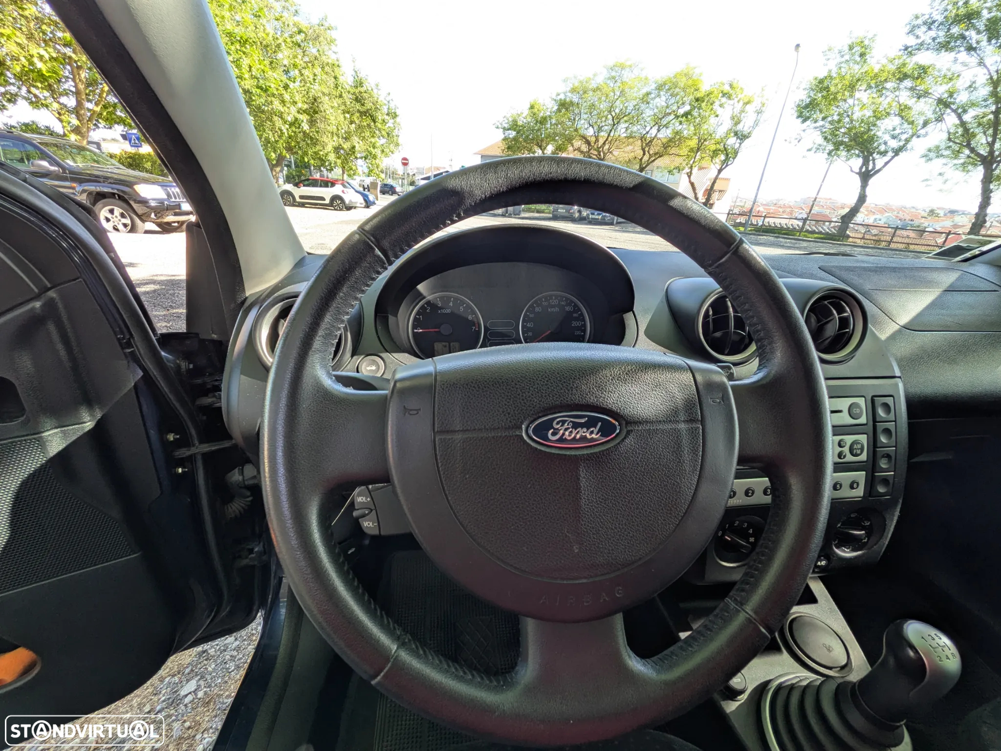 Ford Fiesta 1.25 Ghia - 11