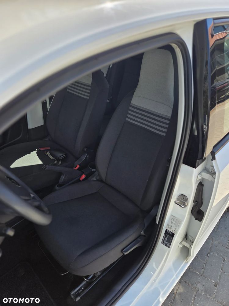 Volkswagen up! move - 9