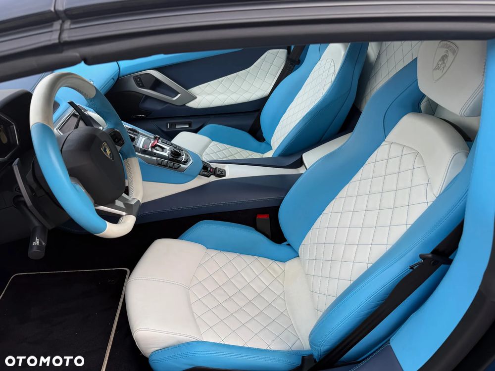 Lamborghini Aventador - 19