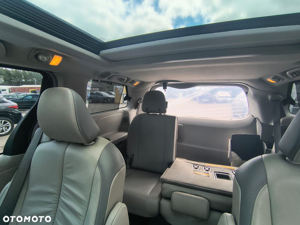 Toyota Sienna - 14