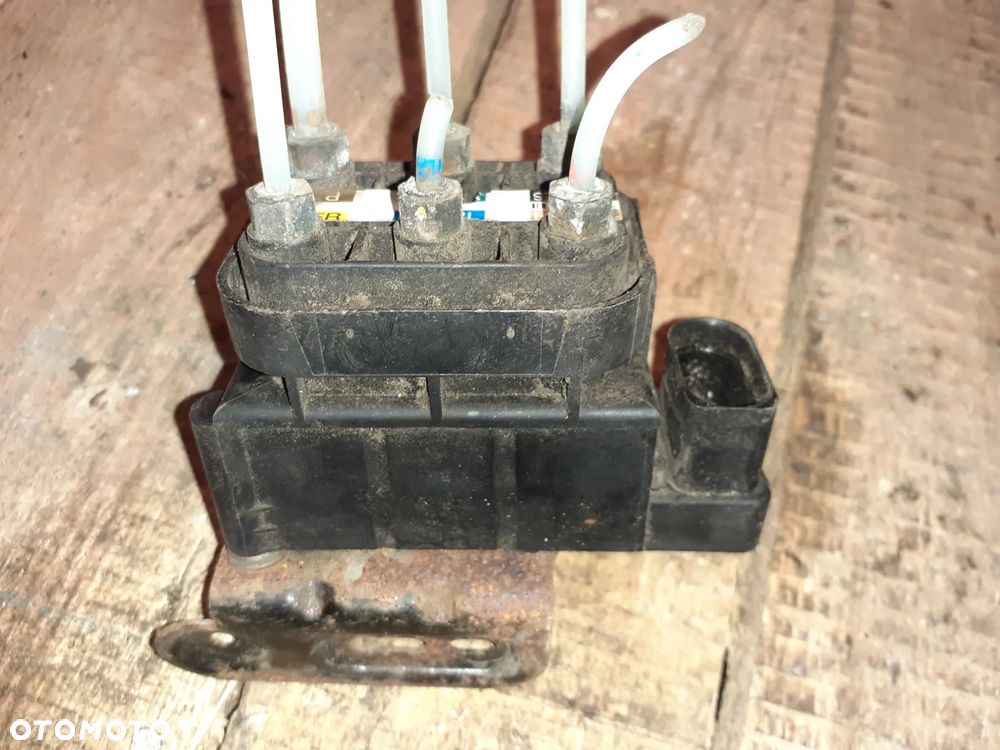 Mercedes W212 W218 Rozdzielacz Blok Zaworów