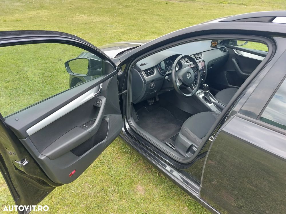 Skoda Octavia 1.6 TDI DSG Ambition - 5