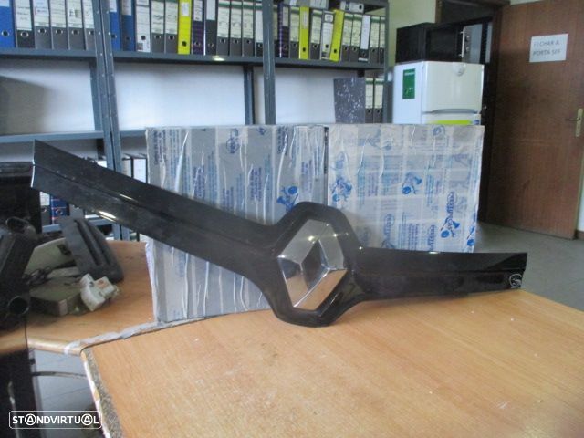 Grelha Friso 620783403P RENAULT TWINGO 2 2013 1.2I 75CV 3P VERMELHO Frente GRELHA - 4