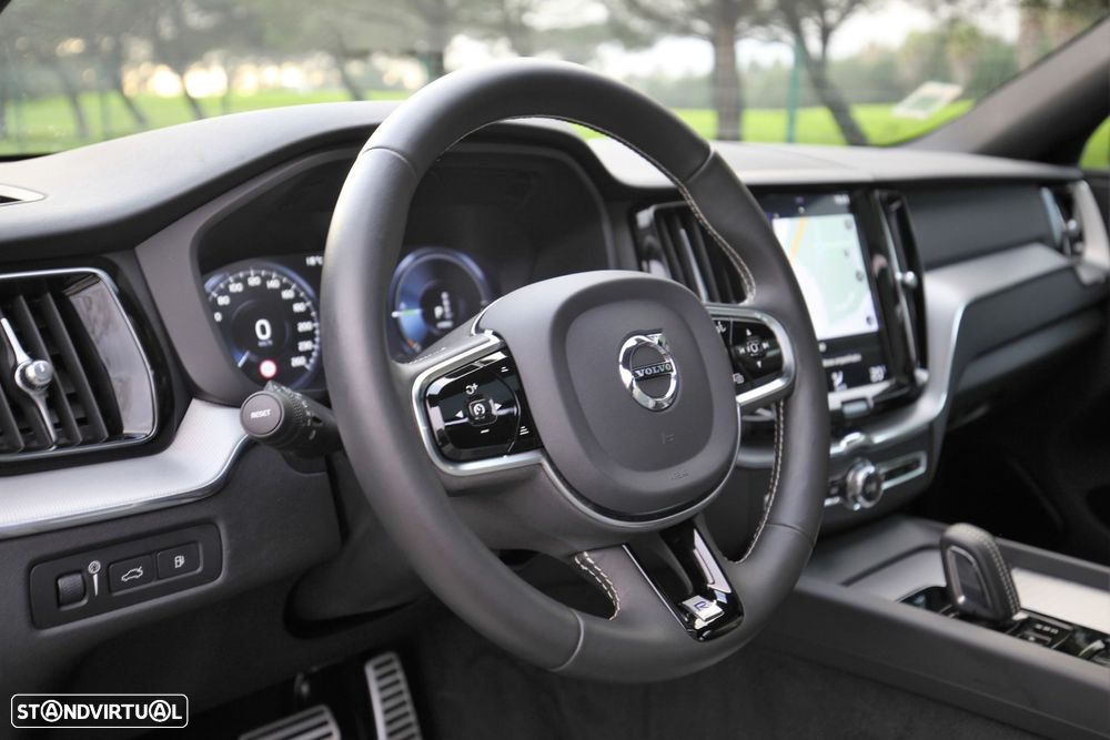 Volvo XC 60 2.0 T8 PHEV R-Design AWD - 38