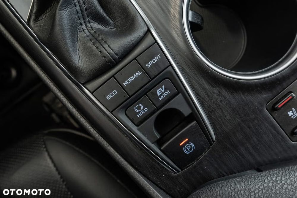 Toyota Camry 2.5 Hybrid Comfort CVT - 12