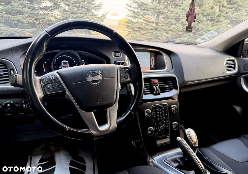 Volvo V40 D2 R Design - 24