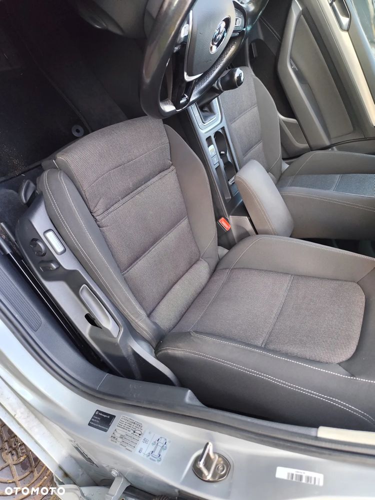Volkswagen Passat 2.0 TDI SCR Comfortline - 14