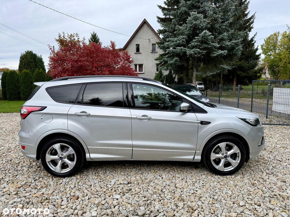 Ford Kuga 1.5 EcoBoost 2x4 ST-Line - 4
