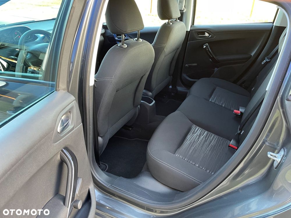 Peugeot 208 1.2 PureTech Active - 11