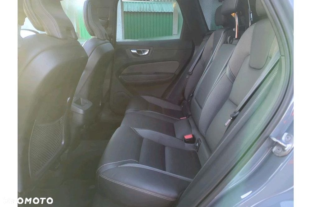 Volvo XC 60 B4 D AWD Plus Dark - 7