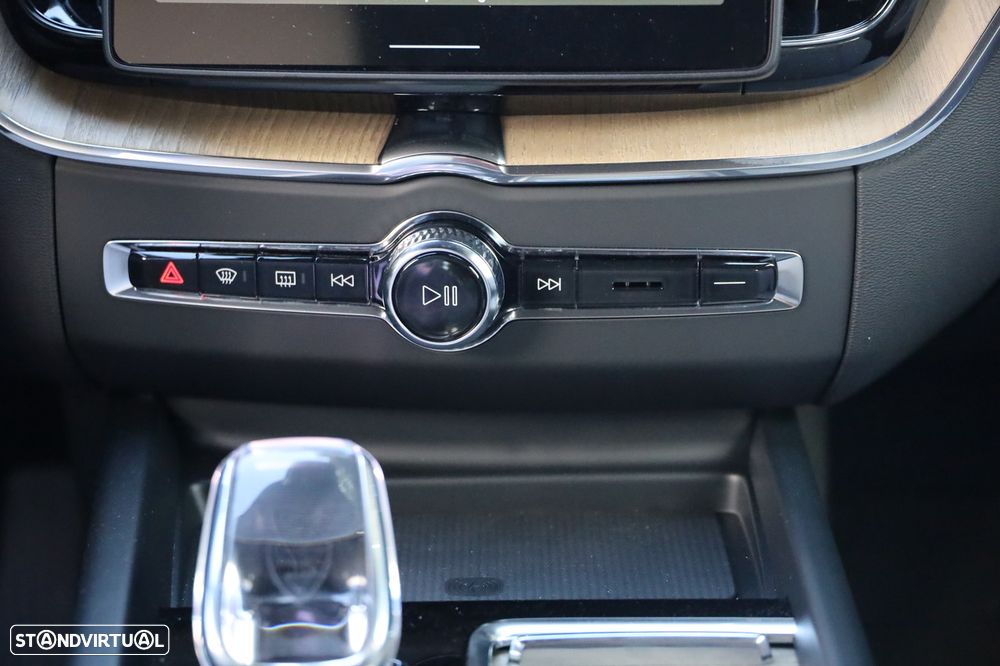 Volvo XC 60 2.0 T6 PHEV Plus Dark - 23