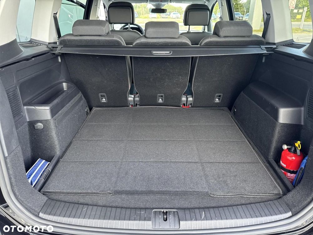 Volkswagen Touran - 17