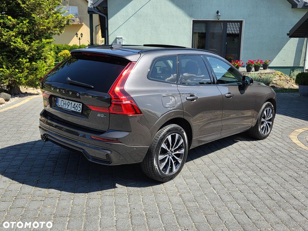Volvo XC 60 B5 B AWD Plus Dark - 3