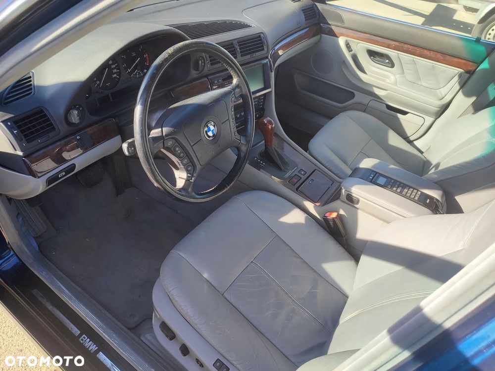 BMW Seria 7 735i - 14