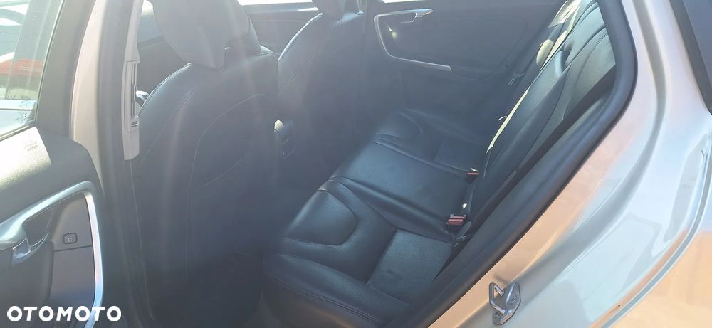 Volvo V60 T3 Drive-E Momentum - 14