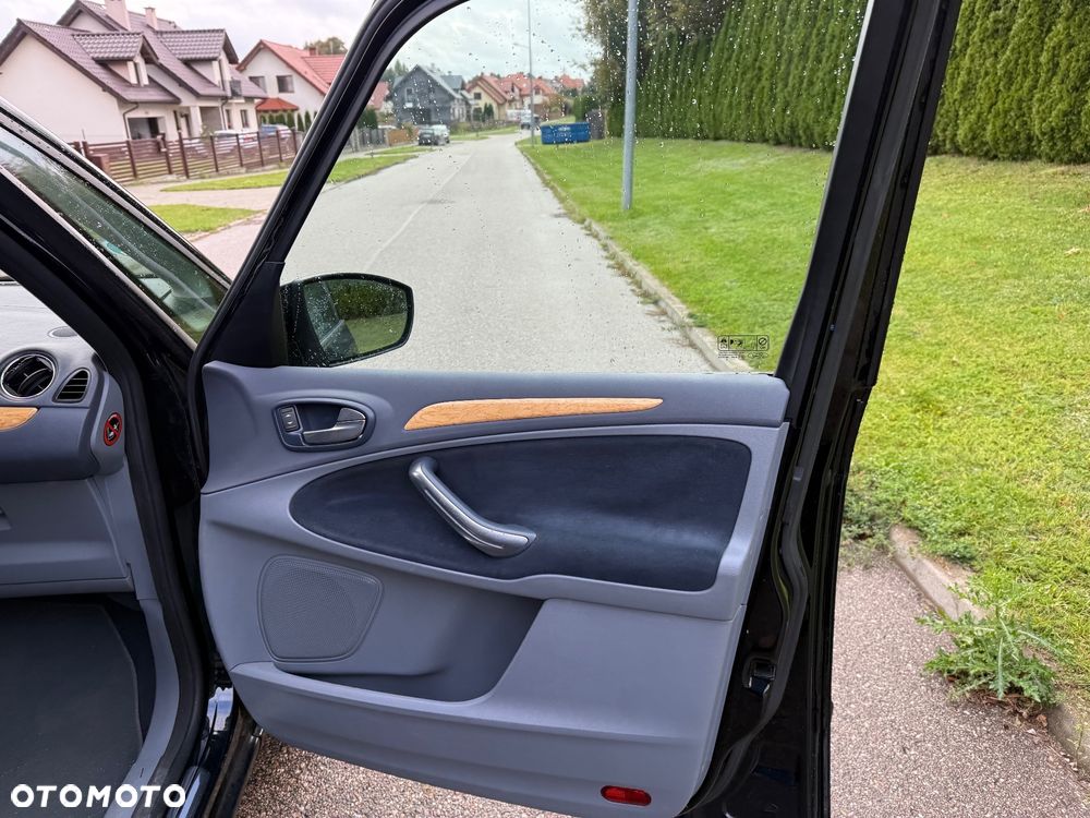 Ford Galaxy 2.0 TDCi DPF Ghia - 16