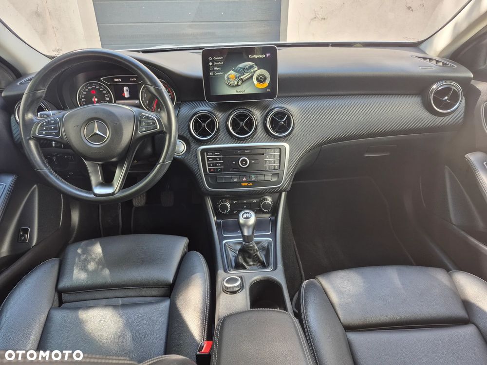 Mercedes-Benz GLA 180 Style - 8