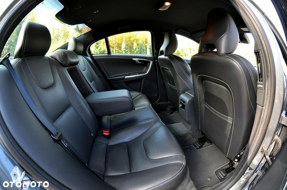 Volvo S60 D3 Drive-E Momentum - 11