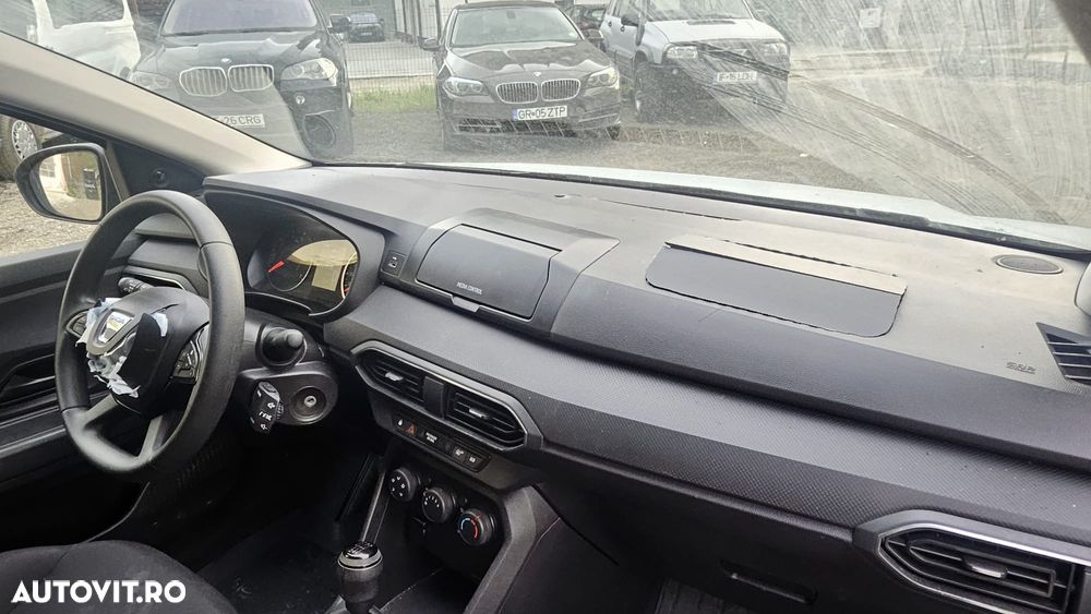 Dacia Logan TCe 90 Essential - 10