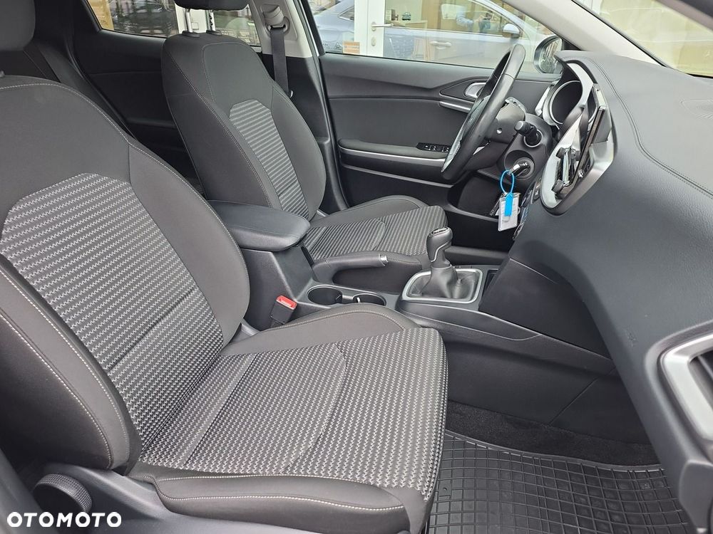 Kia XCeed 1.5 T-GDI M - 16