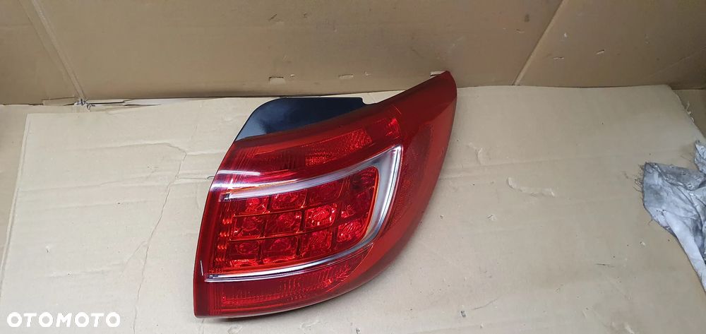 Lampa prawy tył tylna prawa w błotnik Kia Sportage III 3 - 4