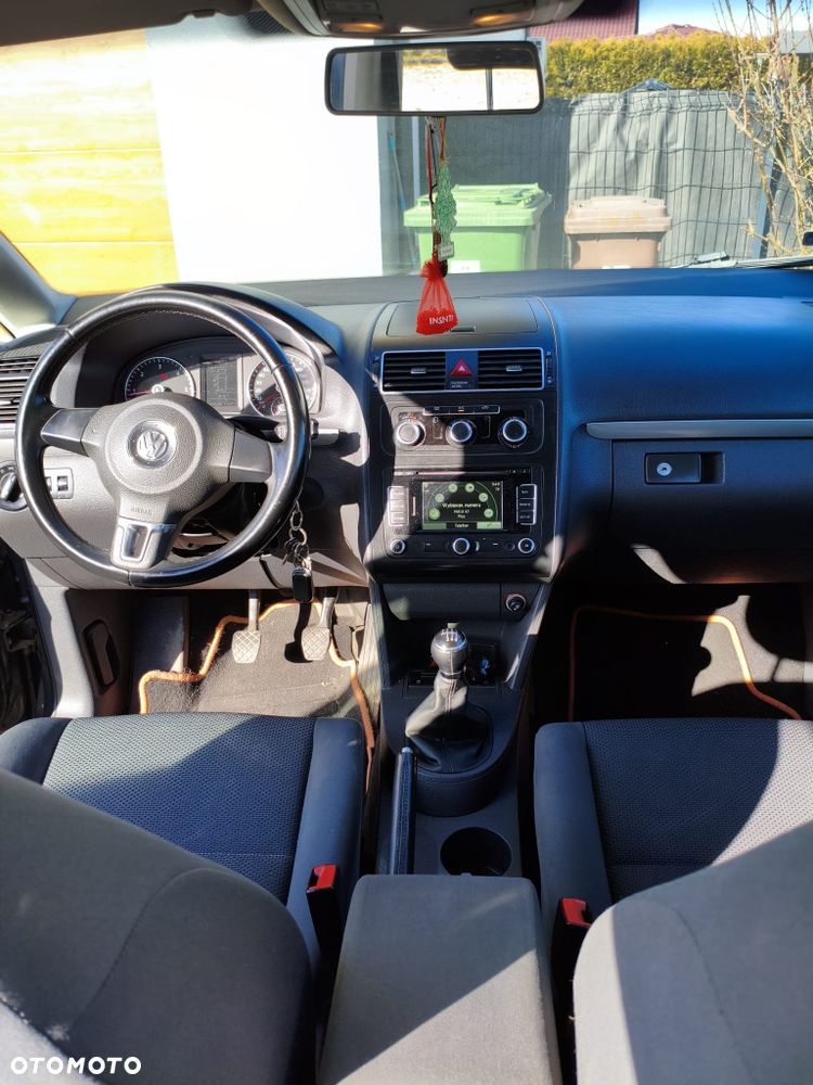 Volkswagen Touran - 4