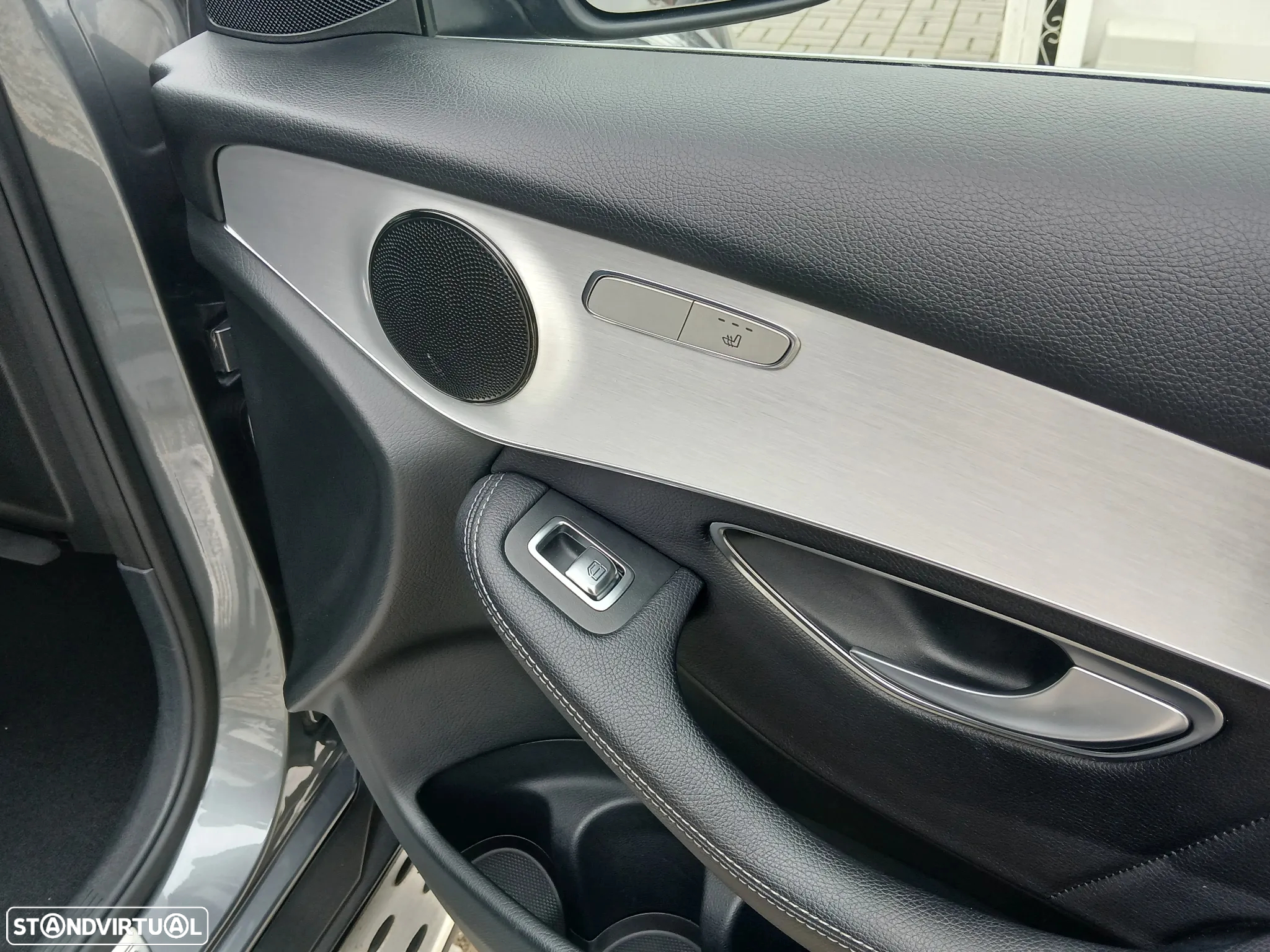 Mercedes-Benz GLC 250 d 4Matic 9G-TRONIC AMG Line - 33