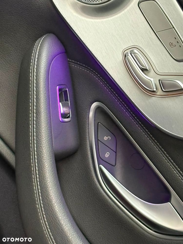 Mercedes-Benz Klasa C 300 4MATIC 9G-TRONIC - 23