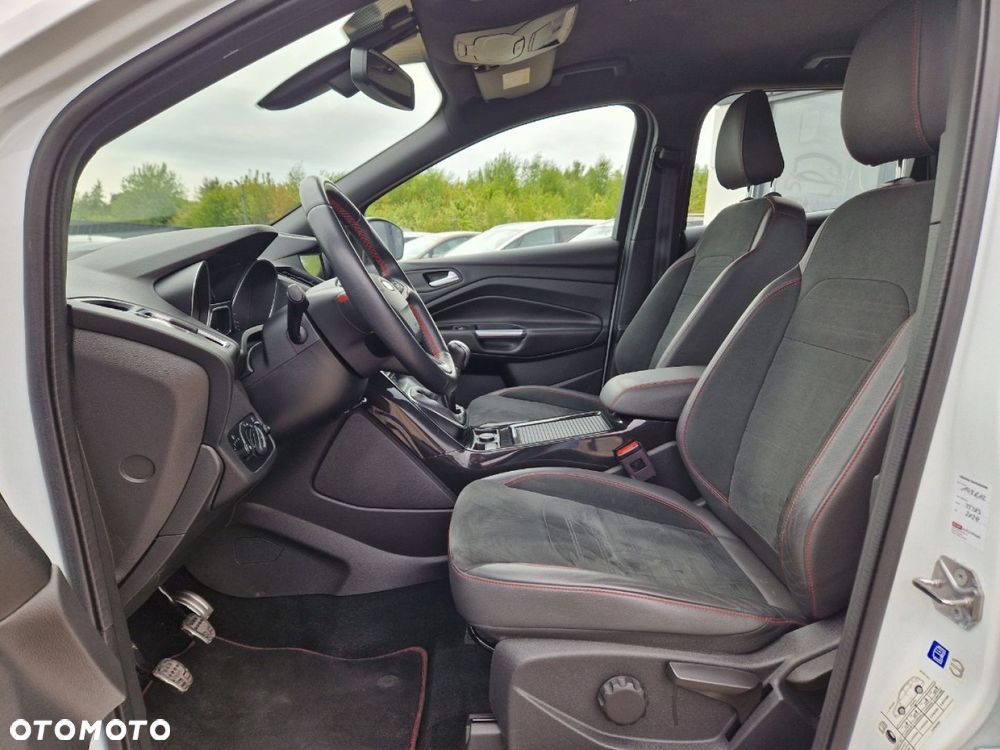 Ford Kuga 1.5 EcoBoost 2x4 ST-Line - 5