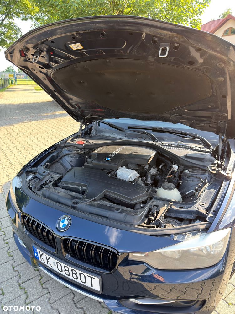 BMW Seria 3 320i xDrive Sport Line - 18