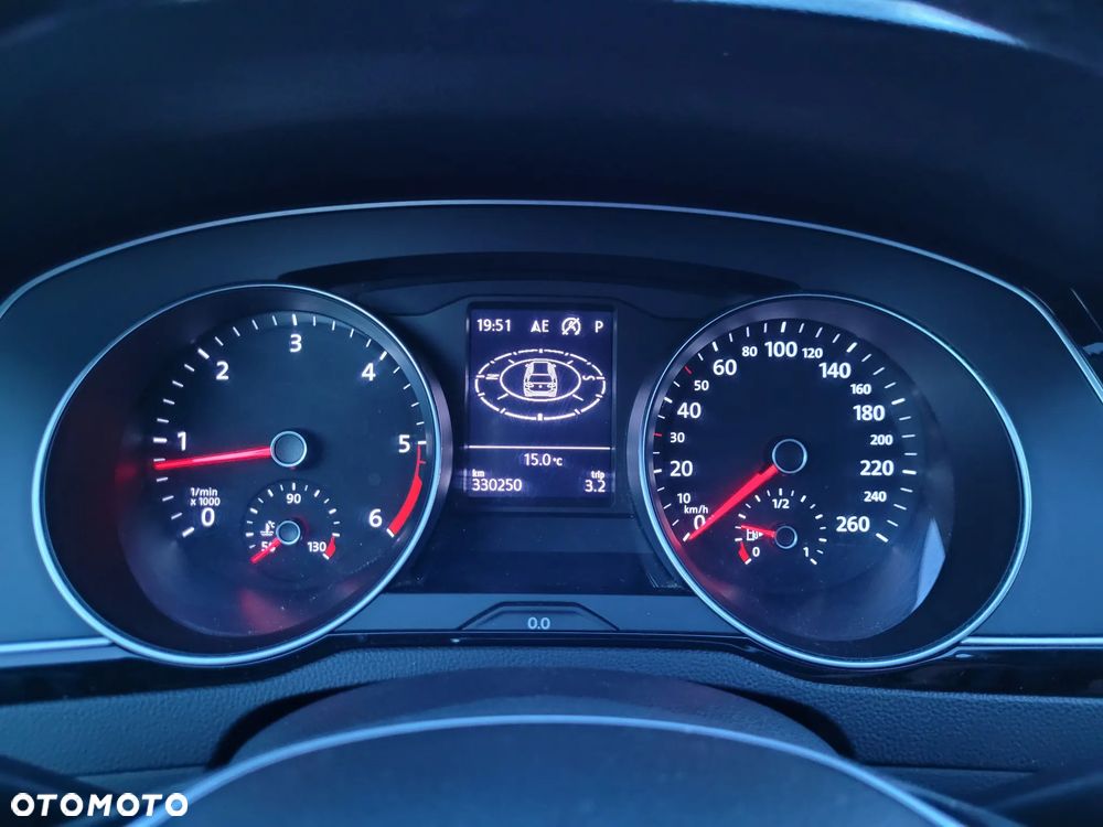 Volkswagen Passat 2.0 TDI SCR DSG Comfortline - 19