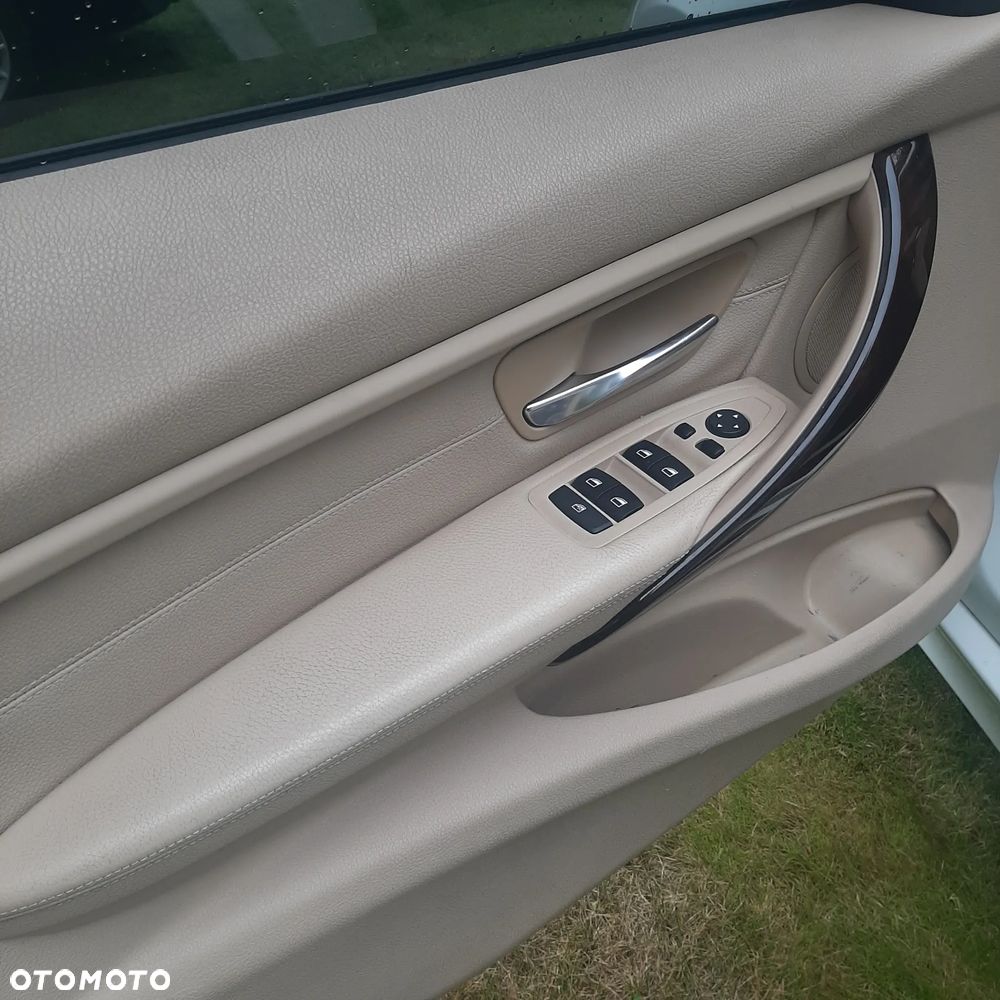 BMW Seria 3 328i xDrive - 9