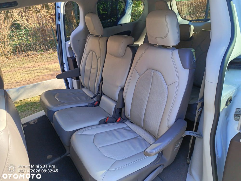 Chrysler Pacifica - 9