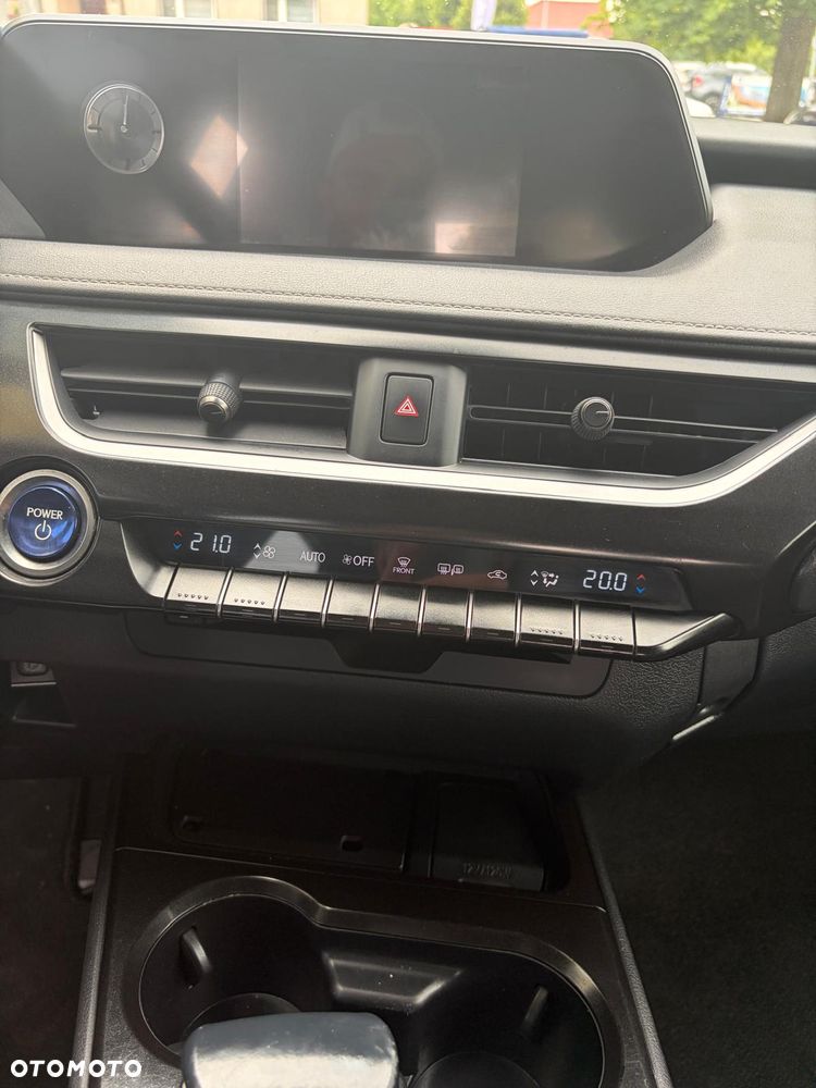 Lexus UX - 29