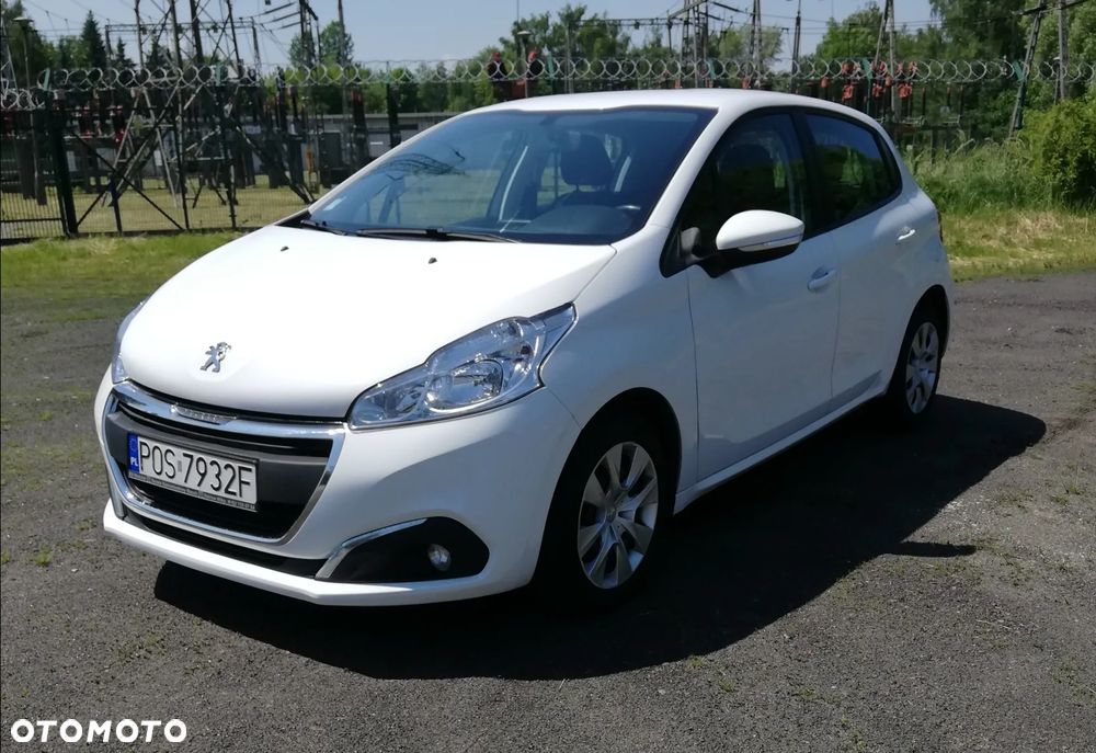 Peugeot 208 - 1