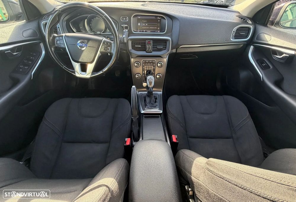 Volvo V40 D3 R Design - 9