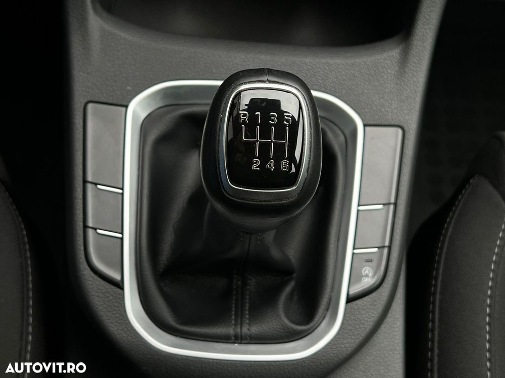 Hyundai i30 1.4 100CP 5DR M/T Comfort - 19