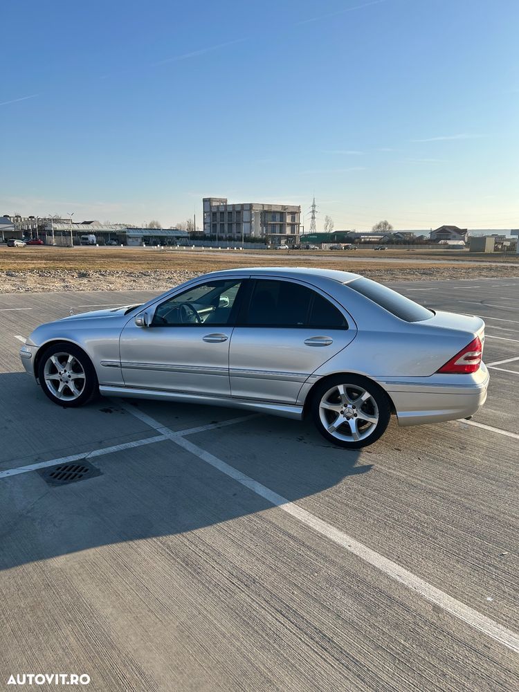 Mercedes-Benz C - 8