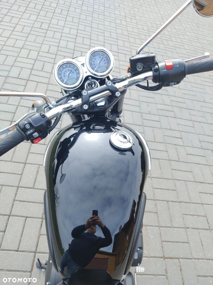 Triumph Bonneville - 7