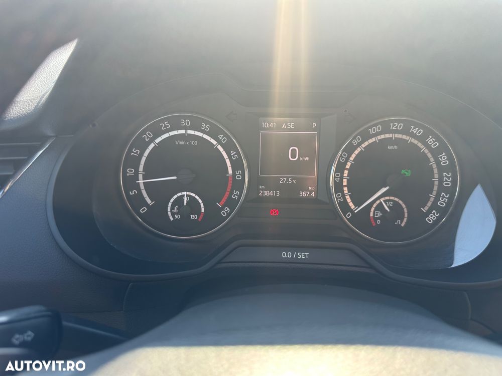 Skoda Octavia Combi Diesel 2.0 TDI DSG RS - 8