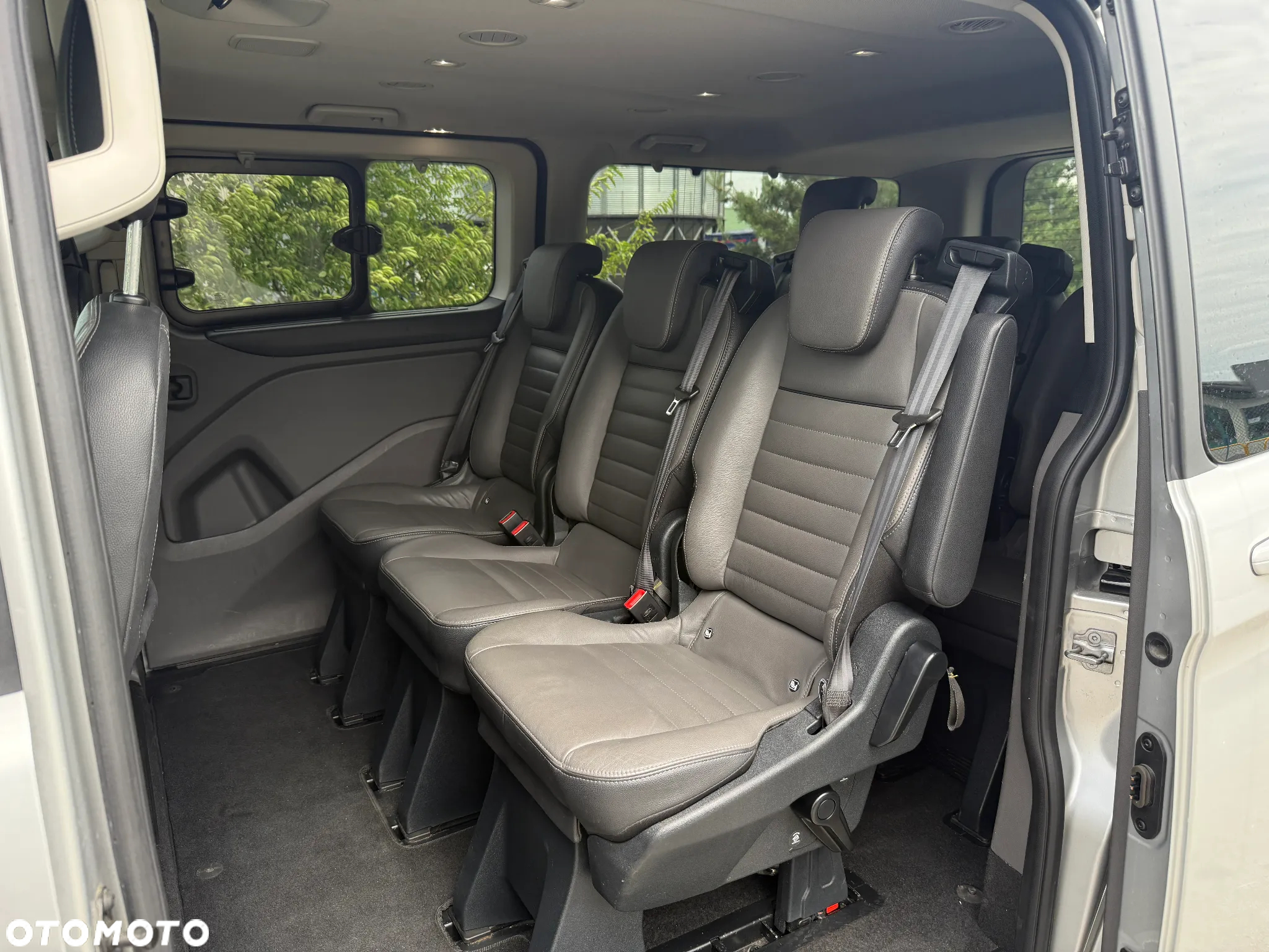 Ford Tourneo Custom - 13