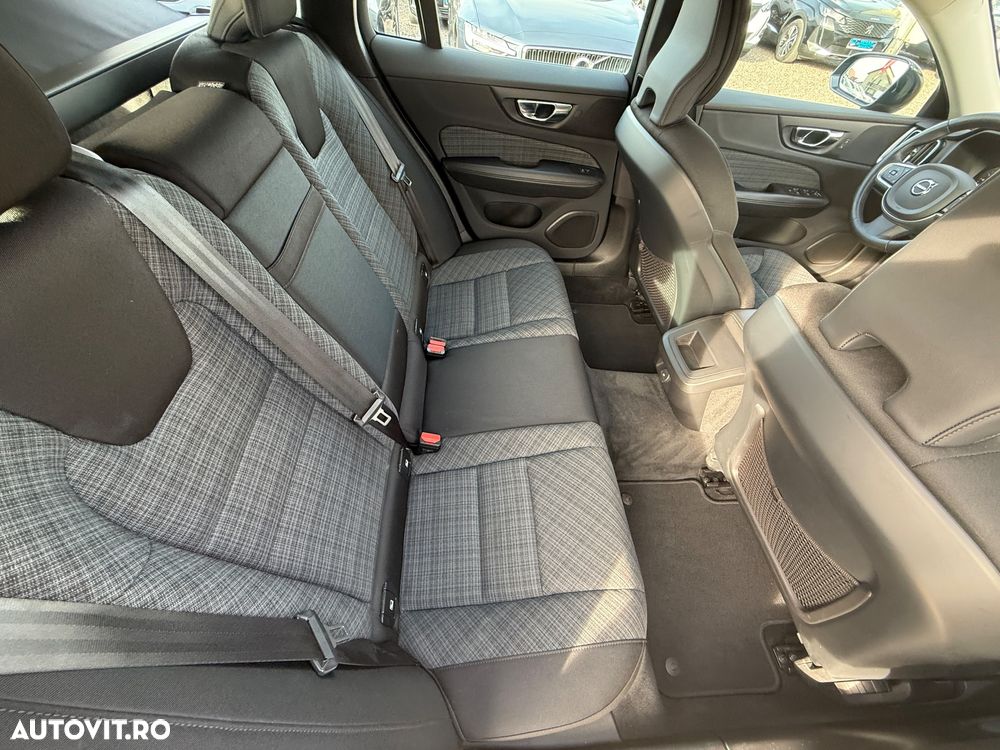 Volvo V60 B3 B DKG Momentum Pro - 23
