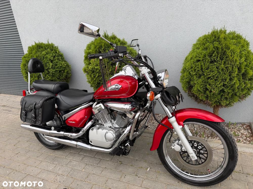 Suzuki Intruder - 3